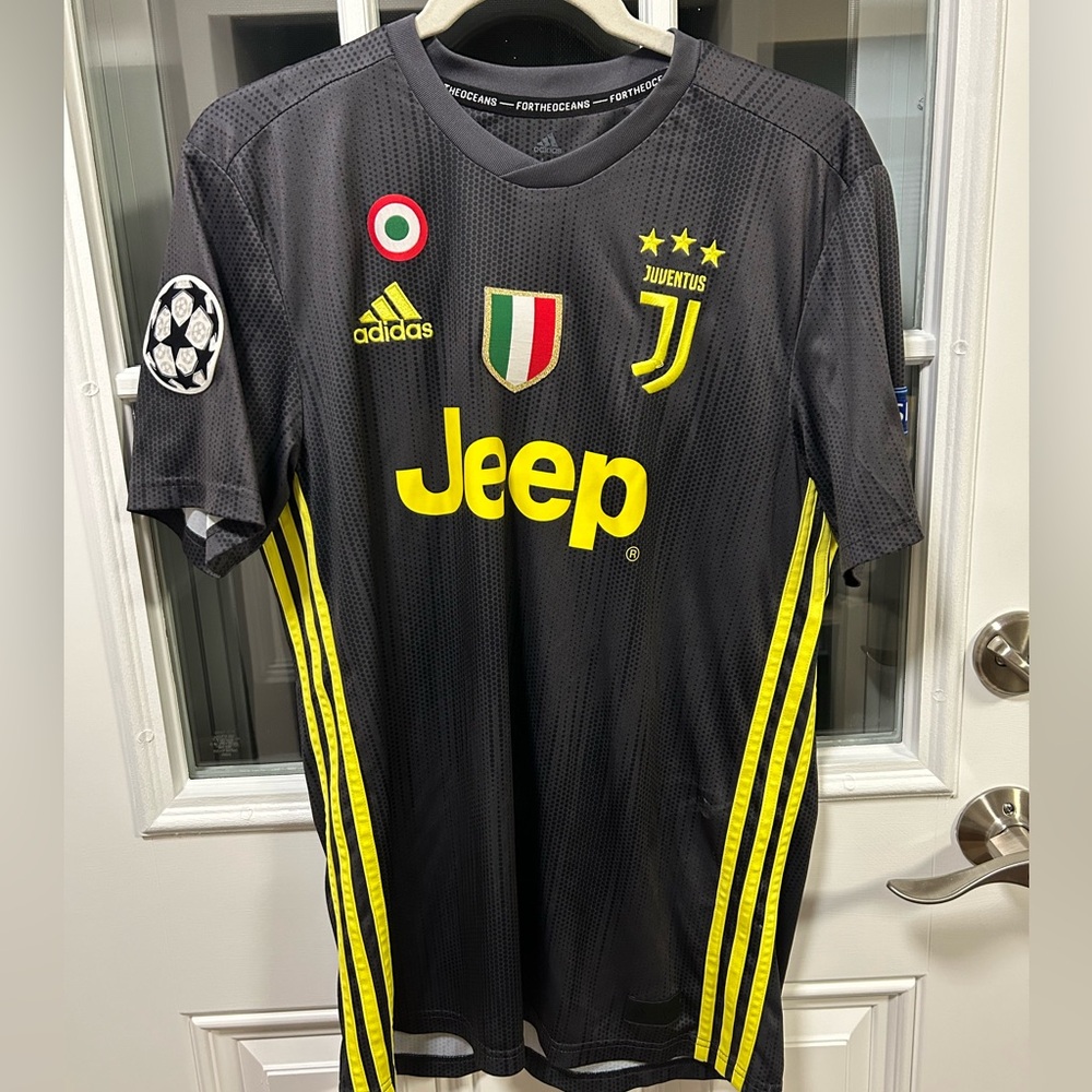 Ronaldo Alternate Juventus Men’s Soccer Jersey w/ patches